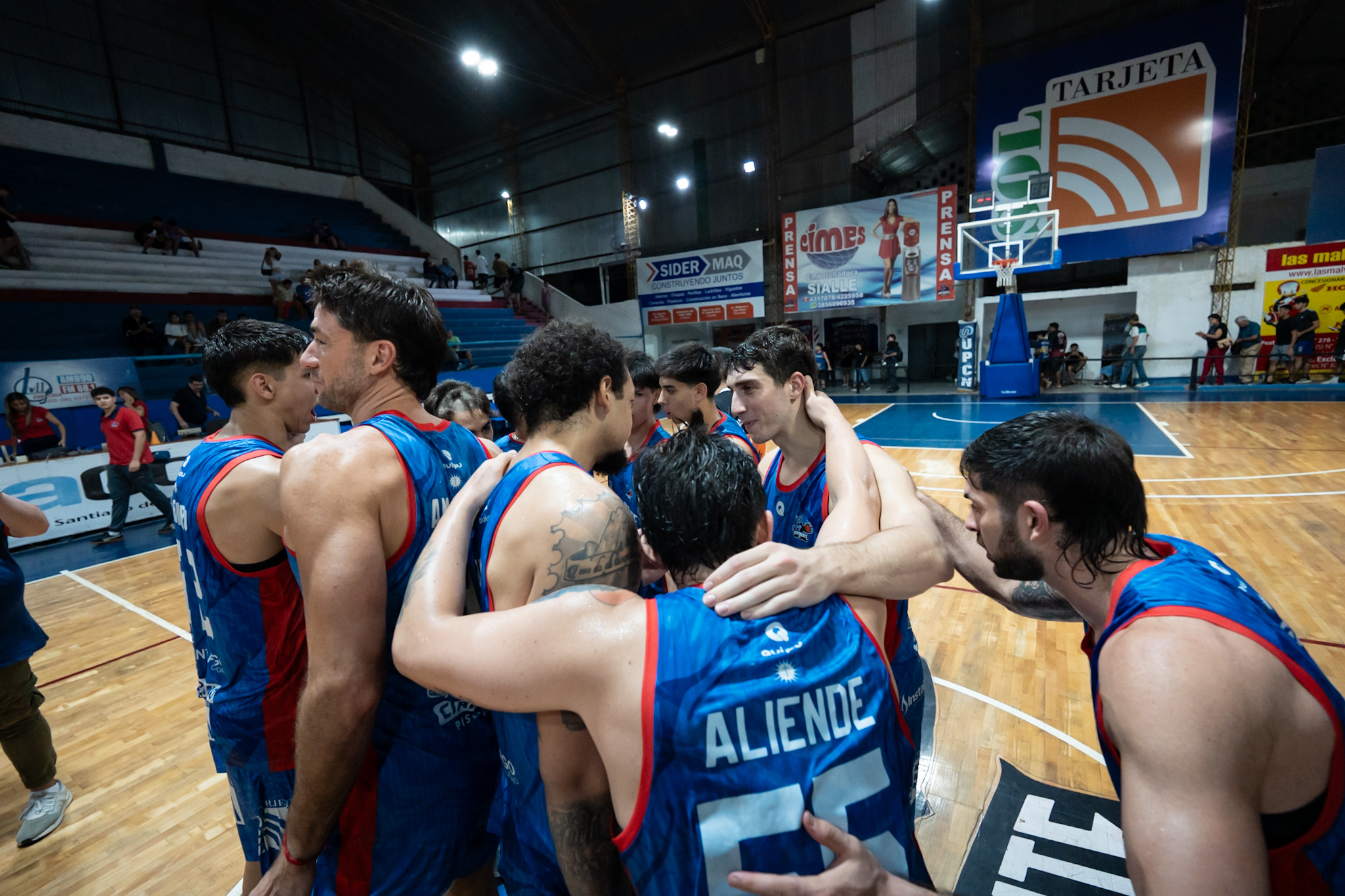Independiente festejó ante Colón y sigue en carrera por los playoffs