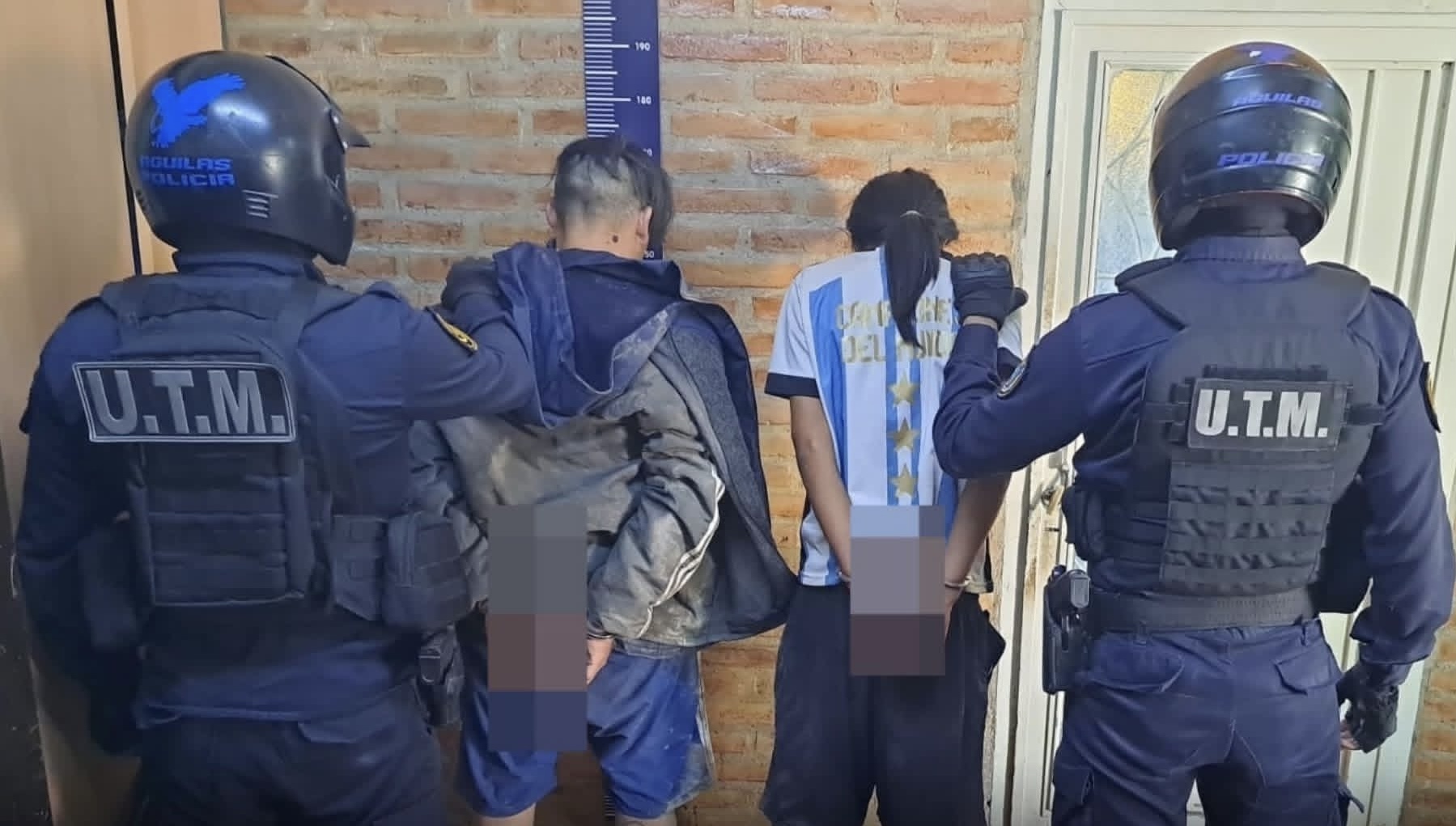 Detienen a dos hombres armados y con droga en un operativo policial en La Banda