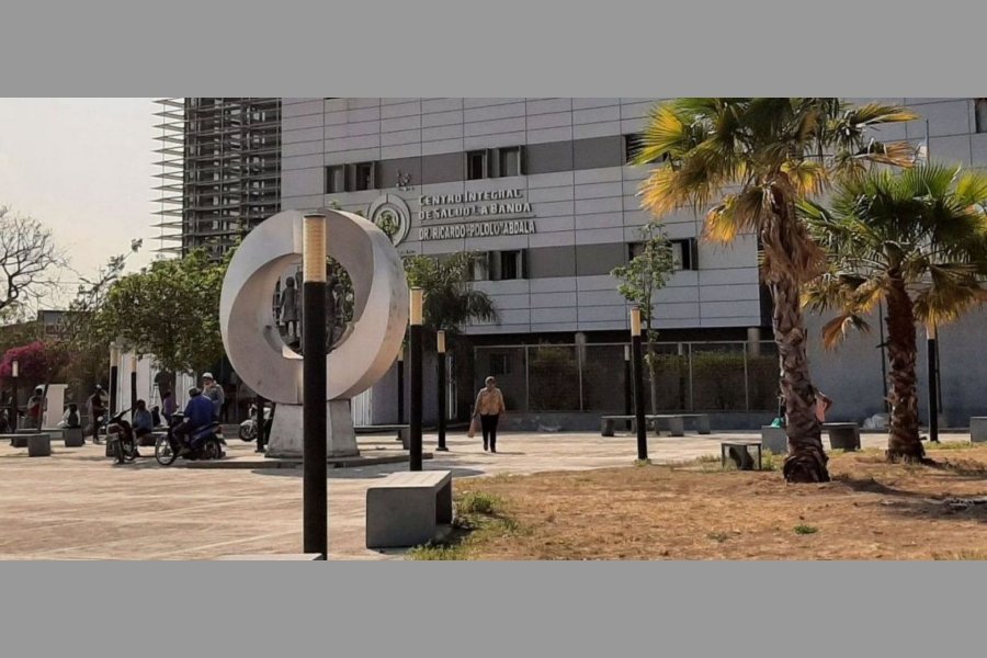 En una juntada de amigos, manipuló una pistola y casi se mata de un tiro