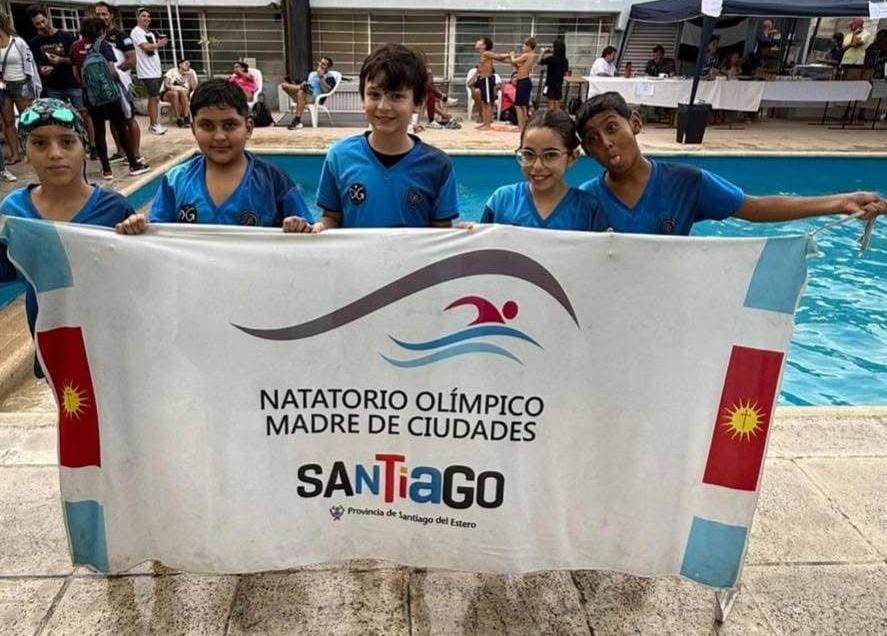 Nadadores santiagueños debutaron en el Campeonato República en Santa Fe