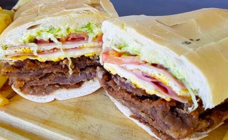 Día del Sándwich de Milanesa: el homenaje a “Chacho” y las versiones que conquistan en Santiago