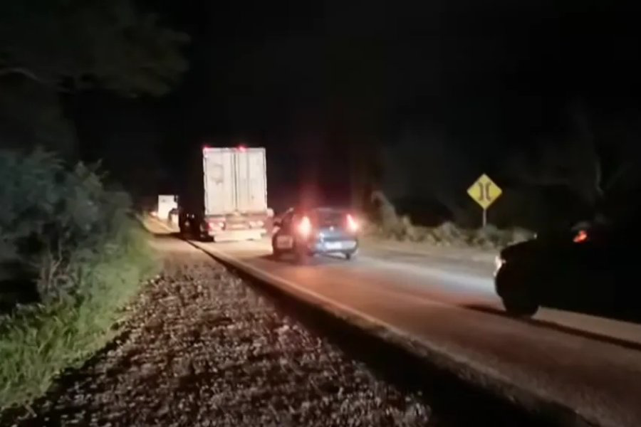 Conmoción en la Ruta 34: Un hombre se arrojó y fue atropellado por camiones