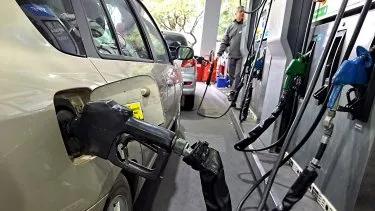 Combustibles: la nafta en Argentina ya se ubica entre las tres más caras de toda la región