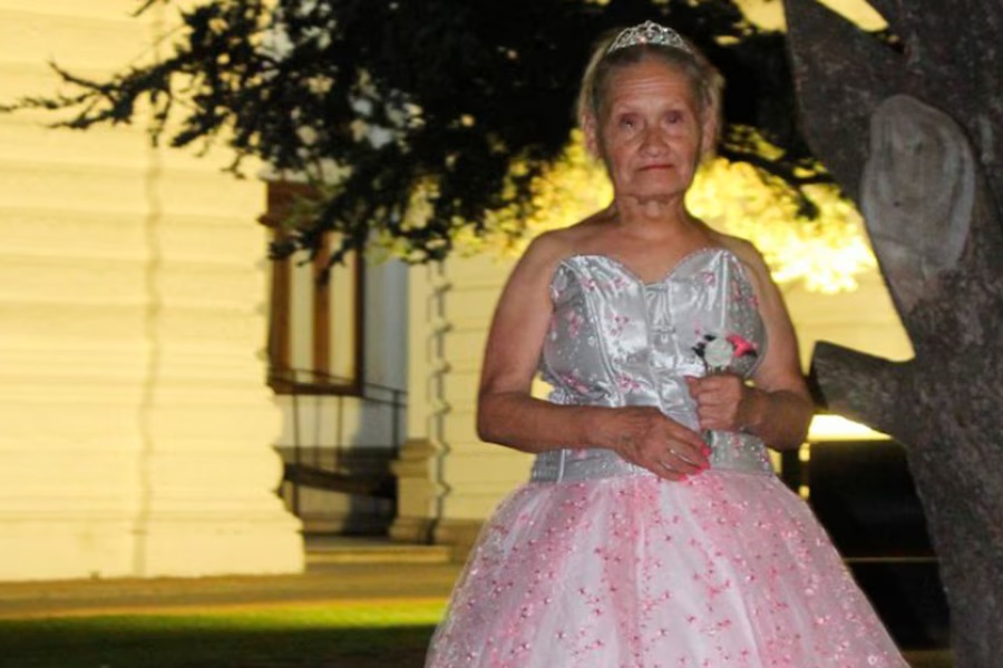 No tuvo fiesta de 15 por la pobreza y a los 79 años su familia le cumplió el sueño