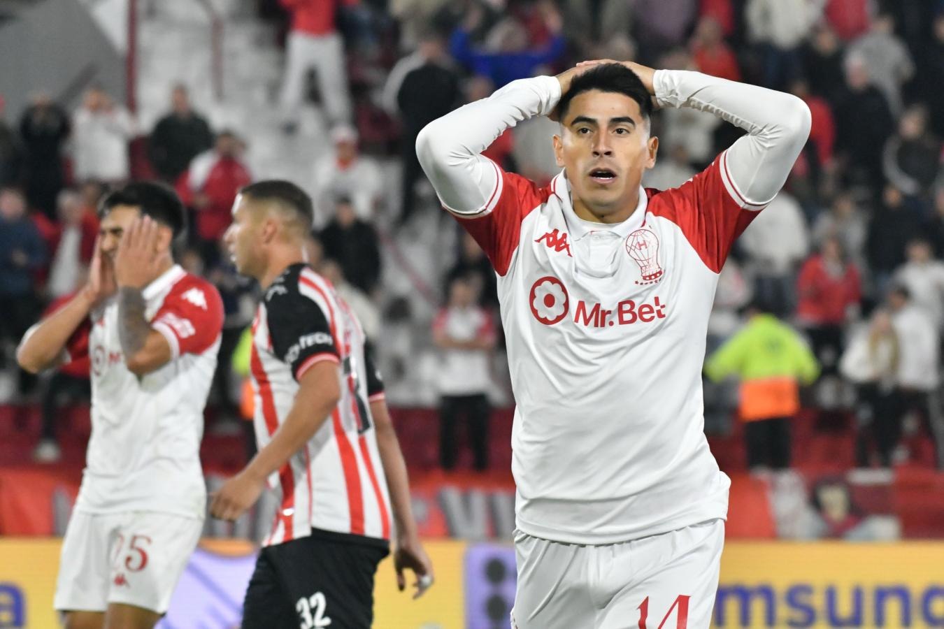 ¿Fútbol o Cine? El VAR "se robó" casi un tiempo entero en la Fecha 12