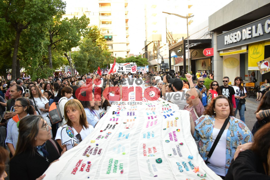 Multitudinaria marcha en Santiago del Estero por el Día de la Memoria