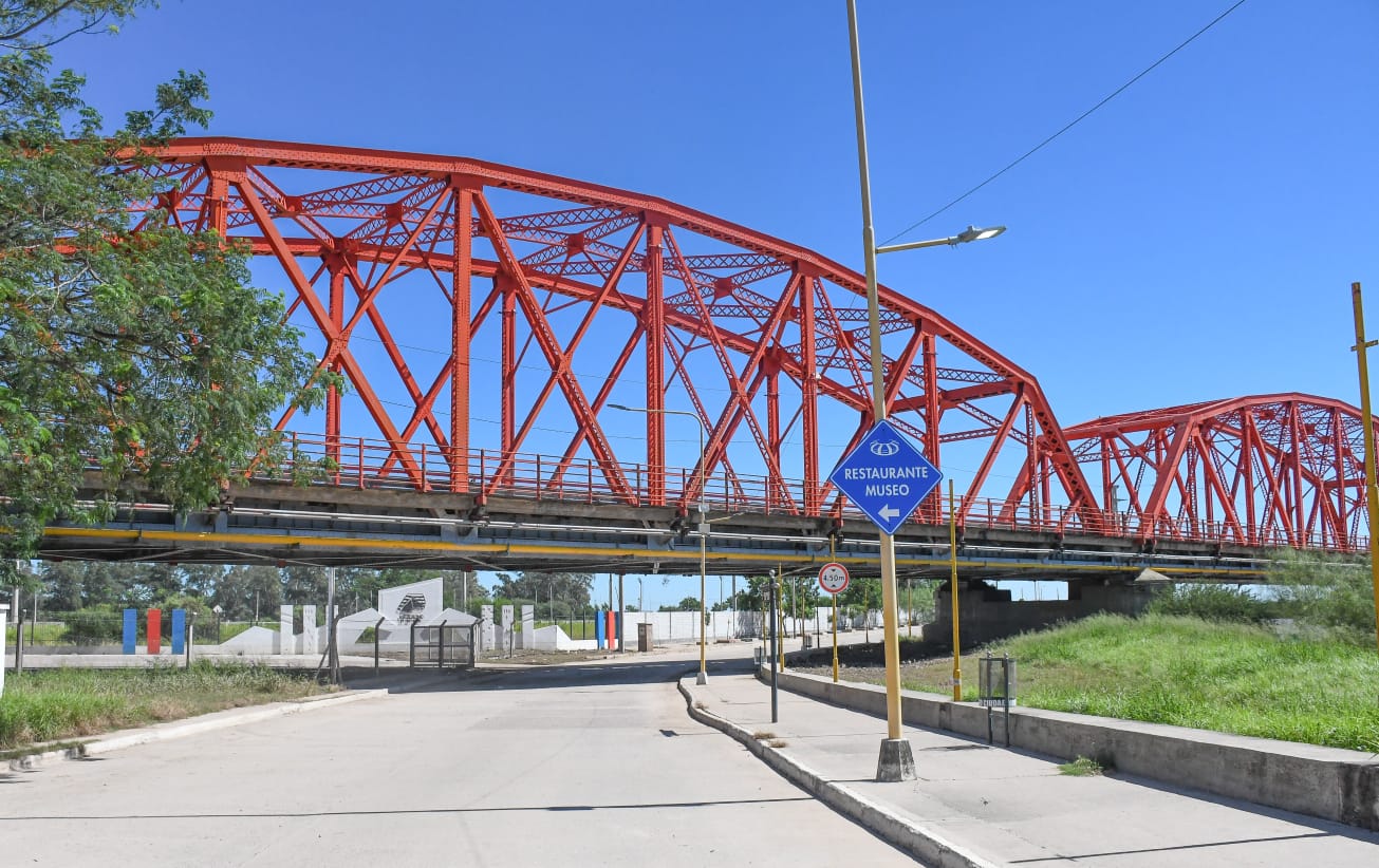 Normalizan el tránsito en la avenida Diego Maradona tras el pico de la creciente del Río Dulce