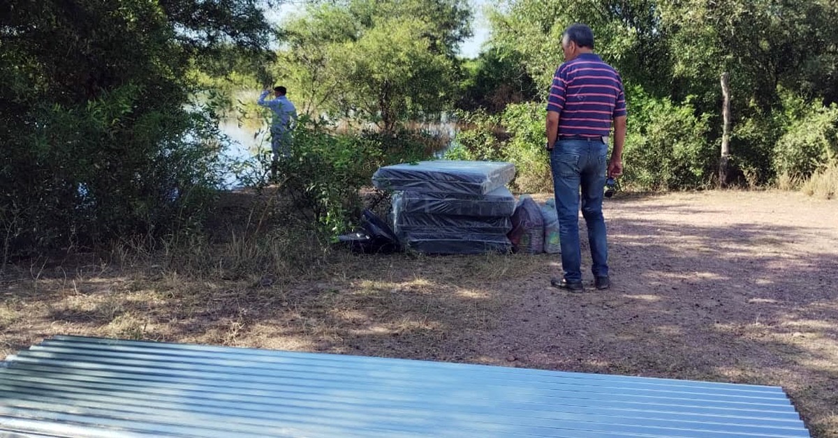 Pinto: intensifican la asistencia a familias afectadas por inundaciones en la zona de bañados