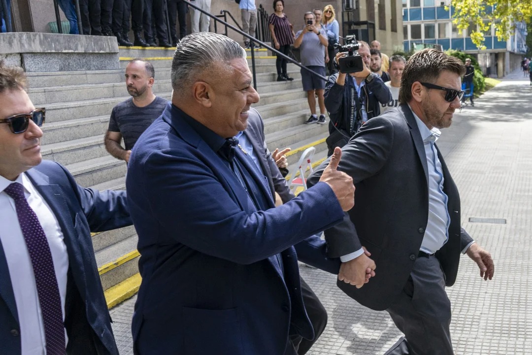 El "Chiqui" Tapia fue silbado en su aparición en La Bombonera