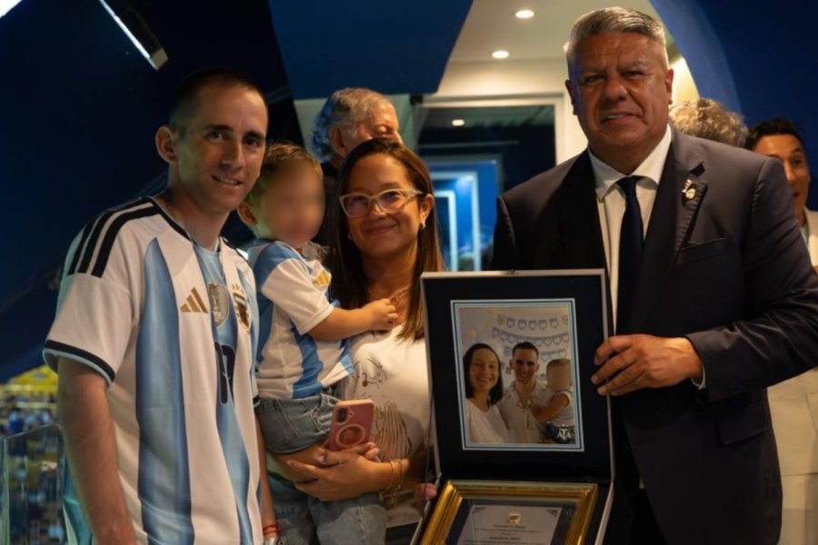 Homenaje en La Bombonera: "Chiqui" Tapia reconoció al gendarme Nahuel Gallo en el entretiempo