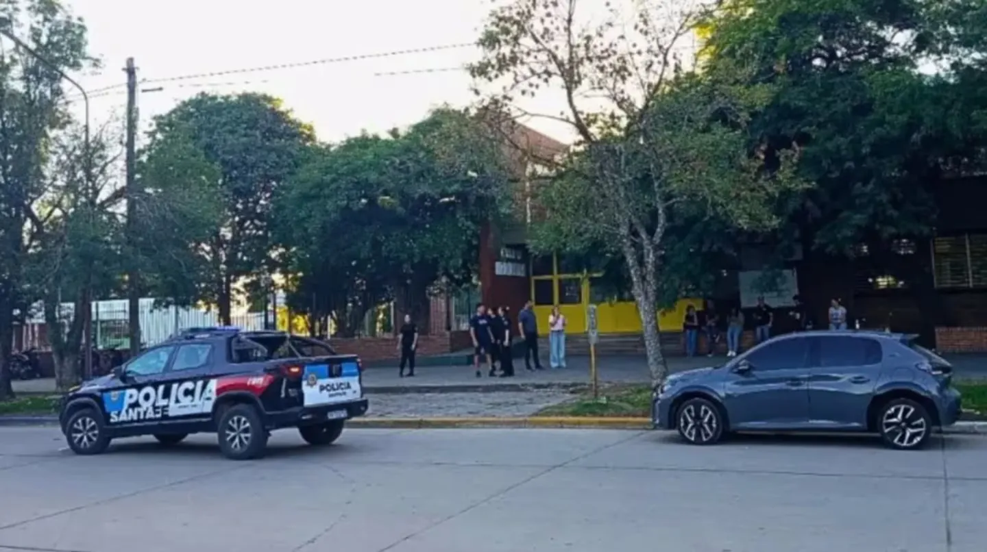 Tragedia escolar en Santa Fe: un alumno mató a un compañero e hirió a otros dos tras abrir fuego en una escuela