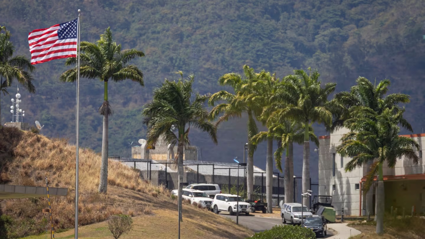 Venezuela: la embajada de EE.UU. en Caracas reabrió sus puertas después de siete años