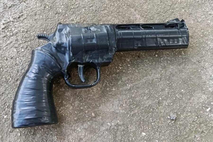 Alerta en Córdoba: un alumno llevó una réplica de arma a la escuela y generó preocupación