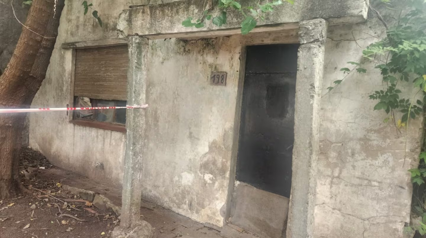 Misterio: encontraron el cuerpo de un cantante enterrado en el patio de una casa