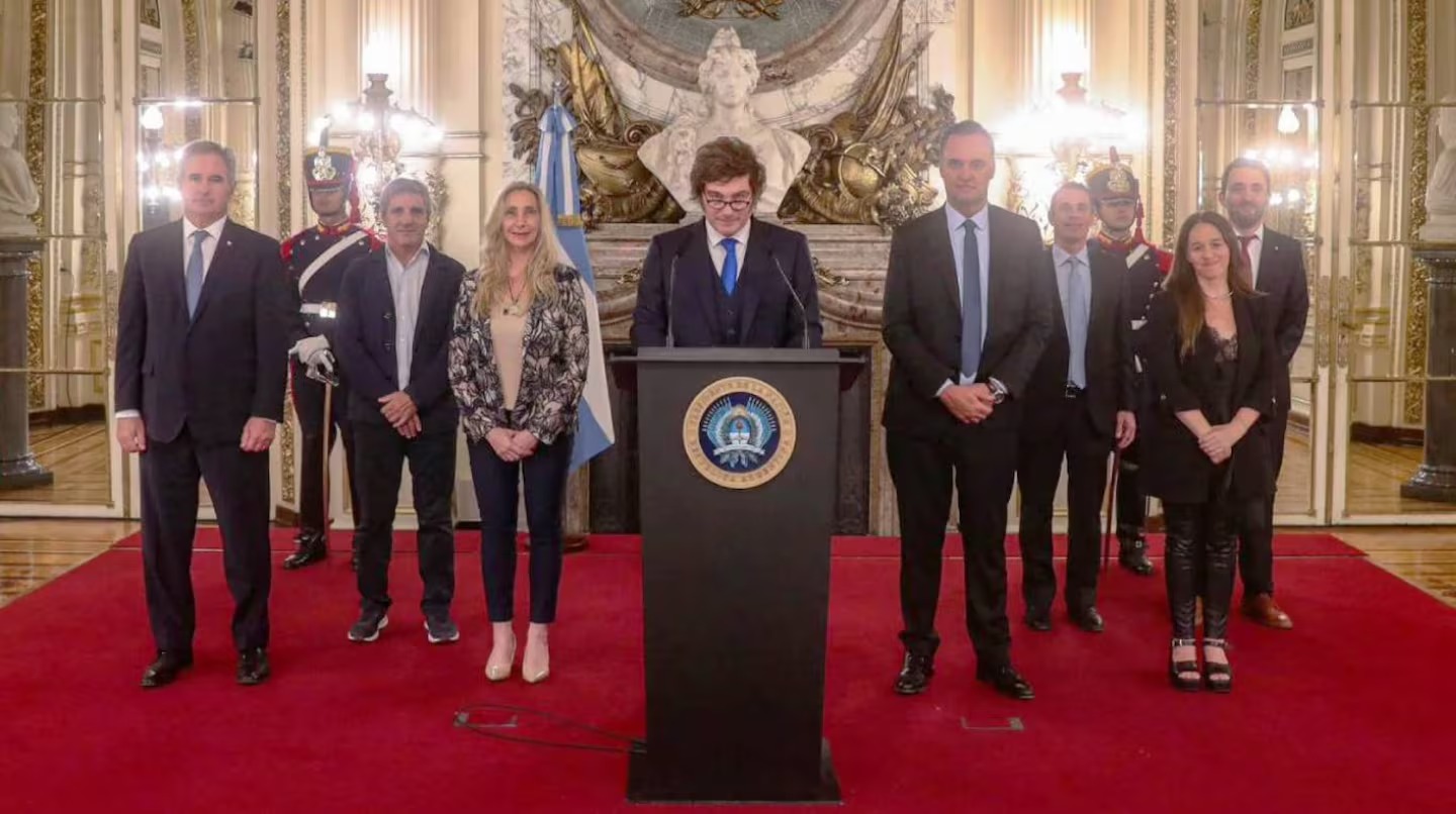 Javier Milei convocó a una reunión de Gabinete para reactivar la agenda política y ratificar el rol de Adorni