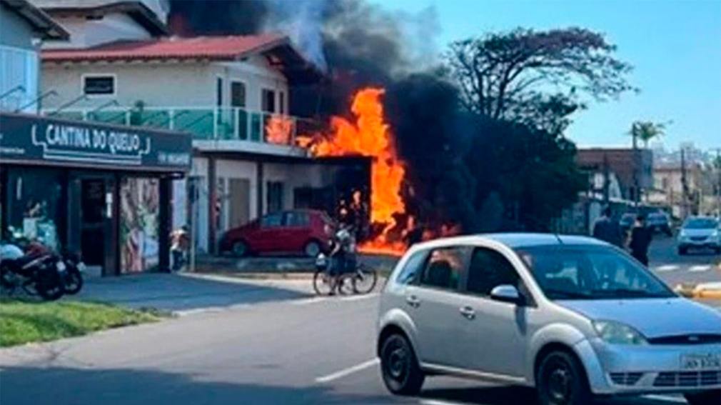 Tragedia en Brasil: cuatro muertos al caer una avioneta sobre un restaurante en Capão da Canoa