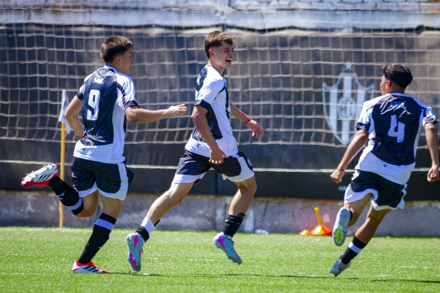 Los juveniles de Central Córdoba se midieron ante Racing por el torneo de AFA